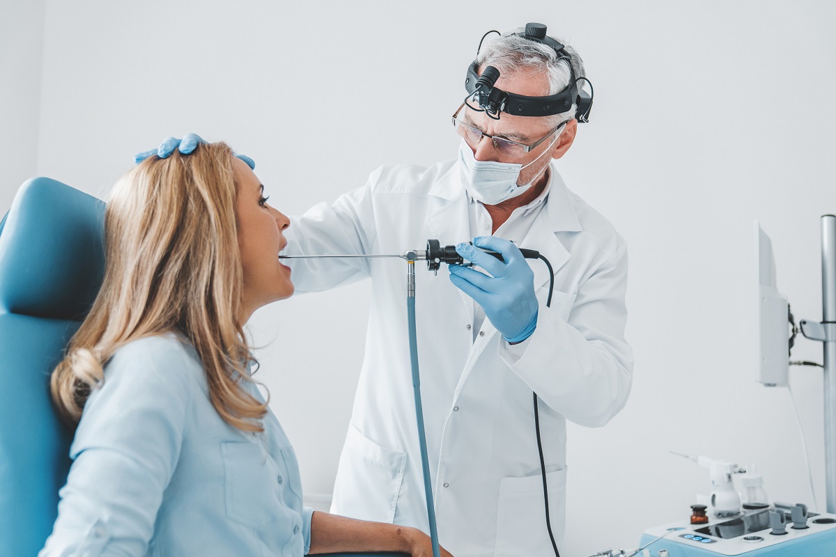 MÉDICOS ALERTAN QUE DISFONÍAS PERSISTENTES PUEDEN SER SIGNO DE MALESTARES MÁS GRAVES