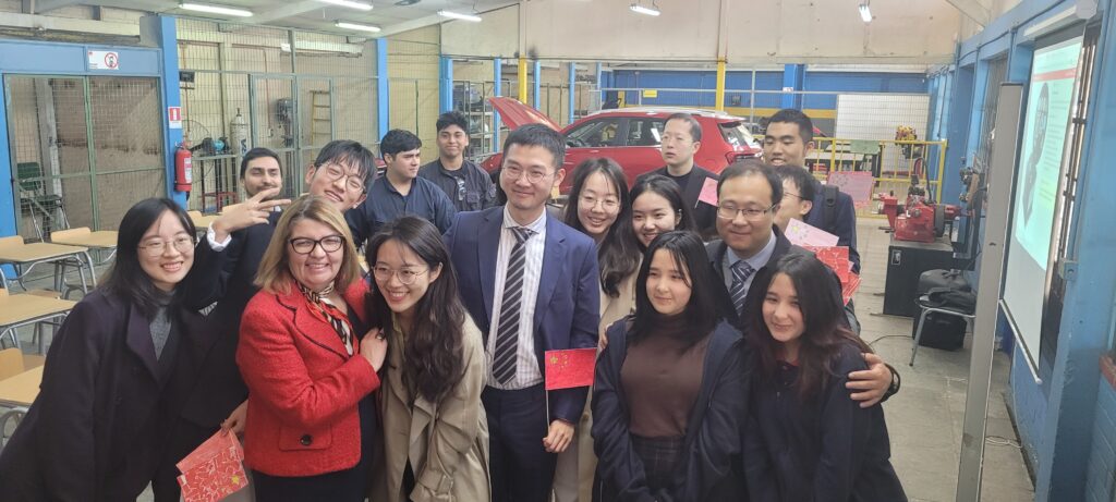 DELEGACIÓN DE IMPORTANTE UNIVERSIDAD CHINA VISITÓ COLEGIO DE EL BOSQUE 2