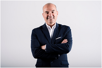 COMBUSTIBLES SOSTENIBLES TECNOLOGÍA Y OPTIMIZACIÓN TRES PILARES PARA DESCARBONIZAR LA LOGÍSTICA Jaime Dacaret Gerente General de DHL Express Chile 2