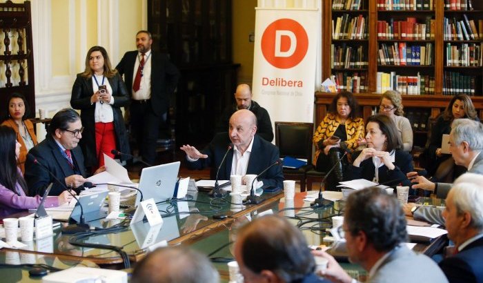 SENADOR JUAN LUIS CASTRO POR INMINENTES DESPIDOS EN SALUD ANTE EL FIN DE LA ALERTA SANITARIA POR COVID 19 NO SOBRAN FUNCIONARIOS Y NO ESTAMOS EN CONDICIONES DE PERDERLOS