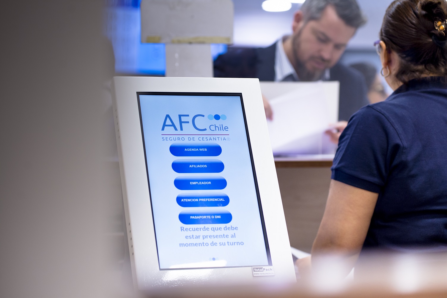 AUMENTAN BENEFICIOS Y DISMINUYEN REQUISITOS DEL SEGURO DE CESANTÍA A PARTIR DEL 1 DE DICIEMBRE AFC INVITA A REALIZAR EL TRÁMITE POR INTERNET 2