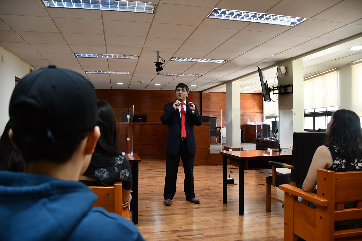 ESTUDIANTES DE ENSEÑANZA MEDIA DE LA ACADEMIA DE VERANO DE LA UNIVERSIDAD DE OHIGGINS VISITAN LA CORTE DE APELACIONES DE RANCAGUA DSC 6317