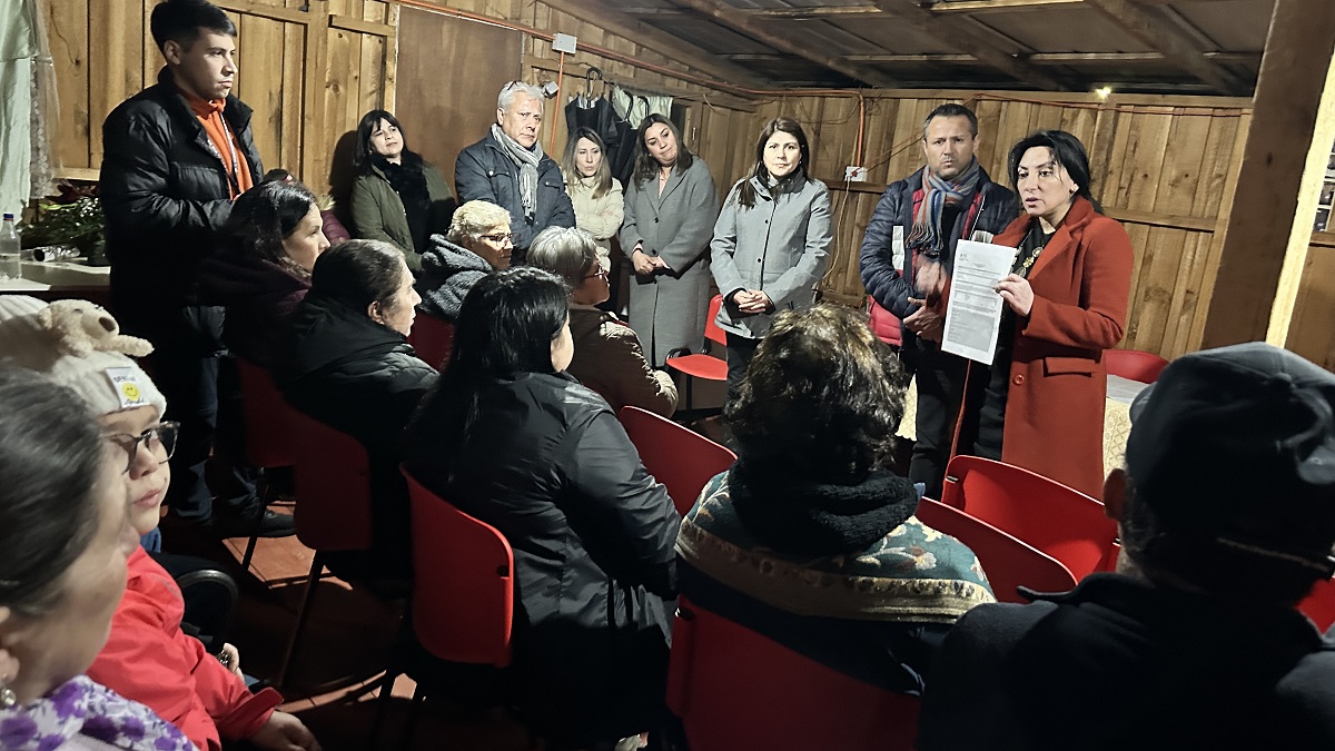 GOBERNADORA REGIONAL ENTREGÓ RESOLUCIONES PARA CONSTRUIR UNA SEDE SOCIAL Y REALIZAR CIERRE PERIMETRAL EN CANCHA DE LA COMUNA DE RÍO CLARO 1 2