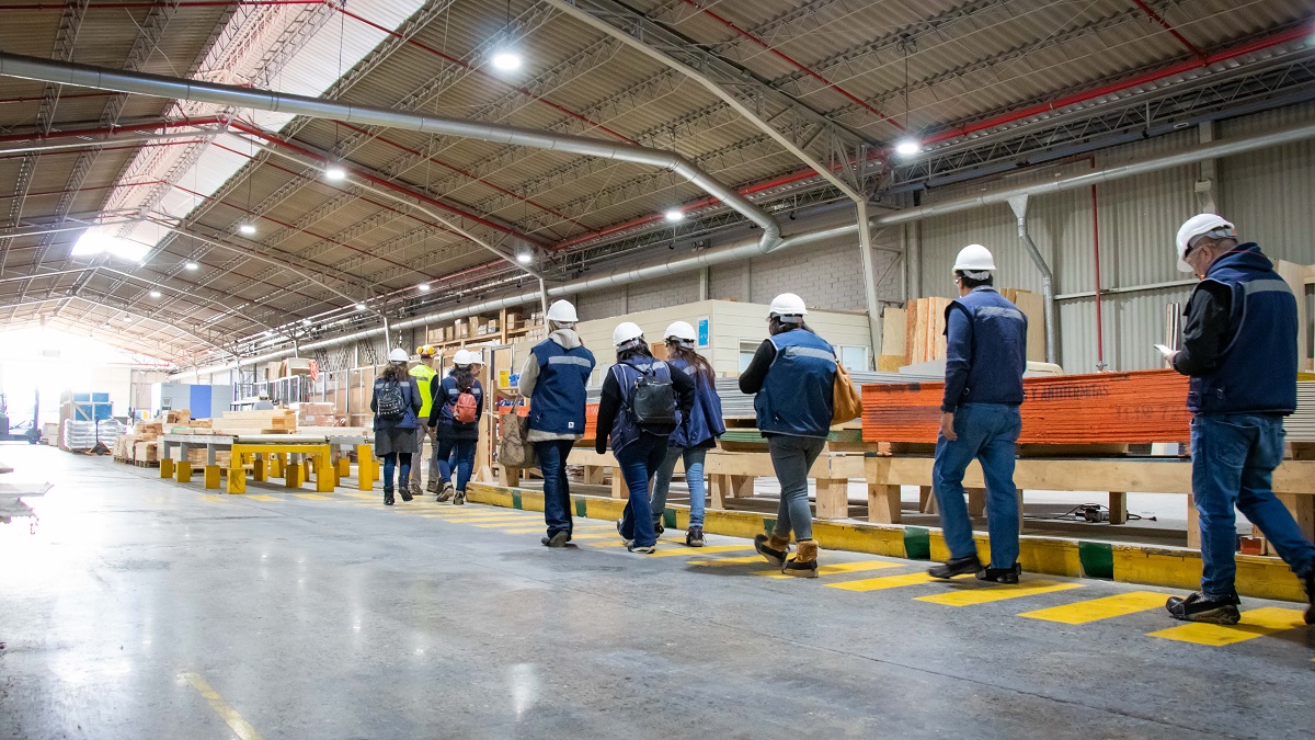 COMITÉS DE VIVIENDA DE SAN VICENTE CONOCEN PROCESO DE PRODUCCIÓN DE VIVIENDAS INDUSTRIALIZADAS 2