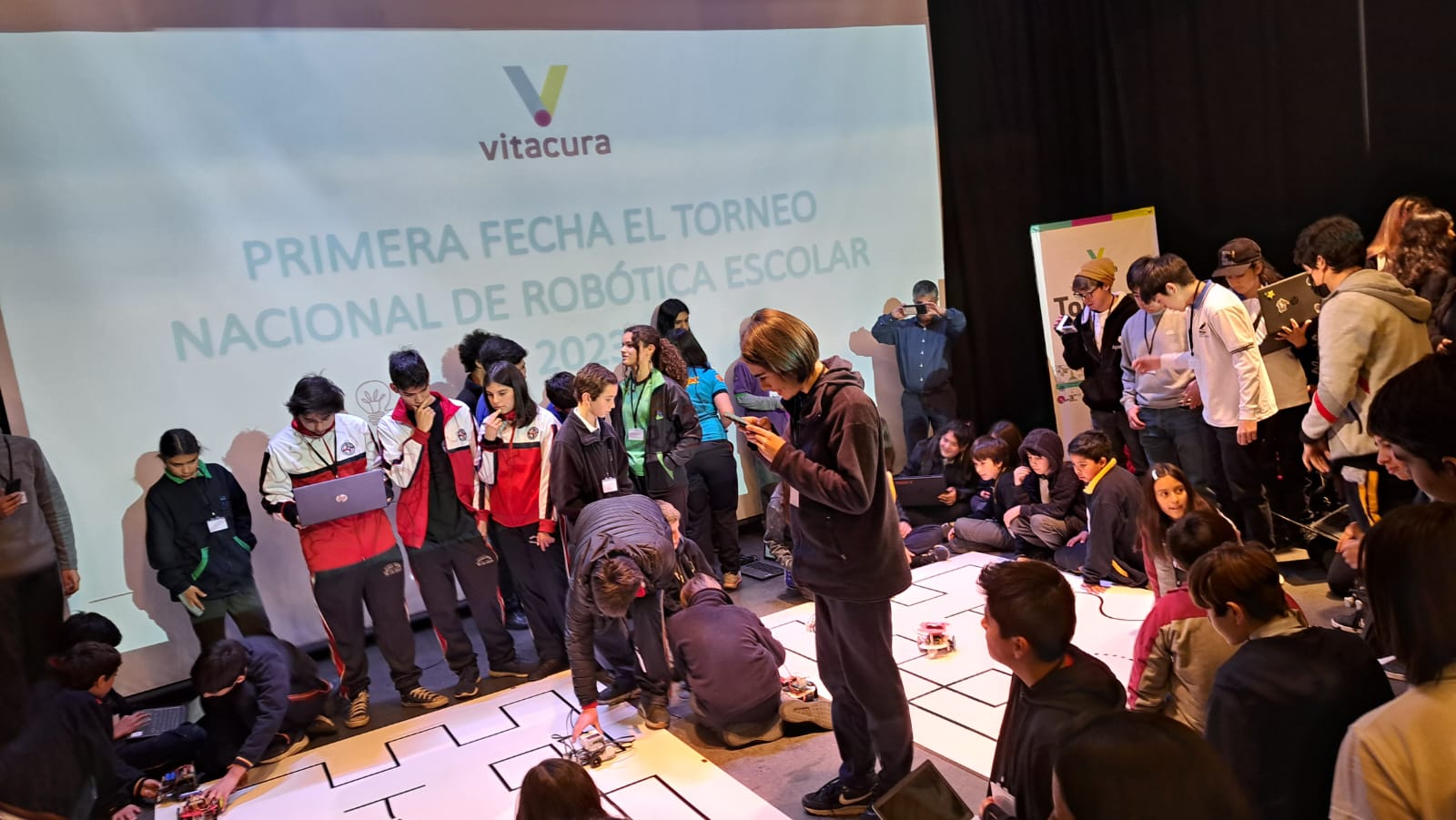 CON UN LLENO TOTAL SE REALIZÓ PRIMERA FECHA DEL TORNEO NACIONAL DE ROBÓTICA ESCOLAR Liga Robótica Vitacura 4
