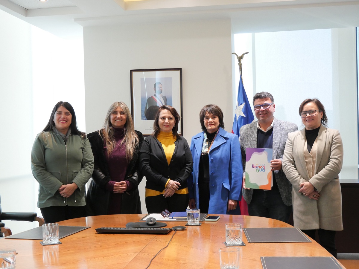 ALCALDESA DE OLIVAR JUNTO A EDILES REGIONALES SOSTUVIERON ENCUENTRO CON MINISTRA DE MINERÍA PARA QUE COMUNAS RECIBAN RECURSOS DEL ROYALTY MINERO 2