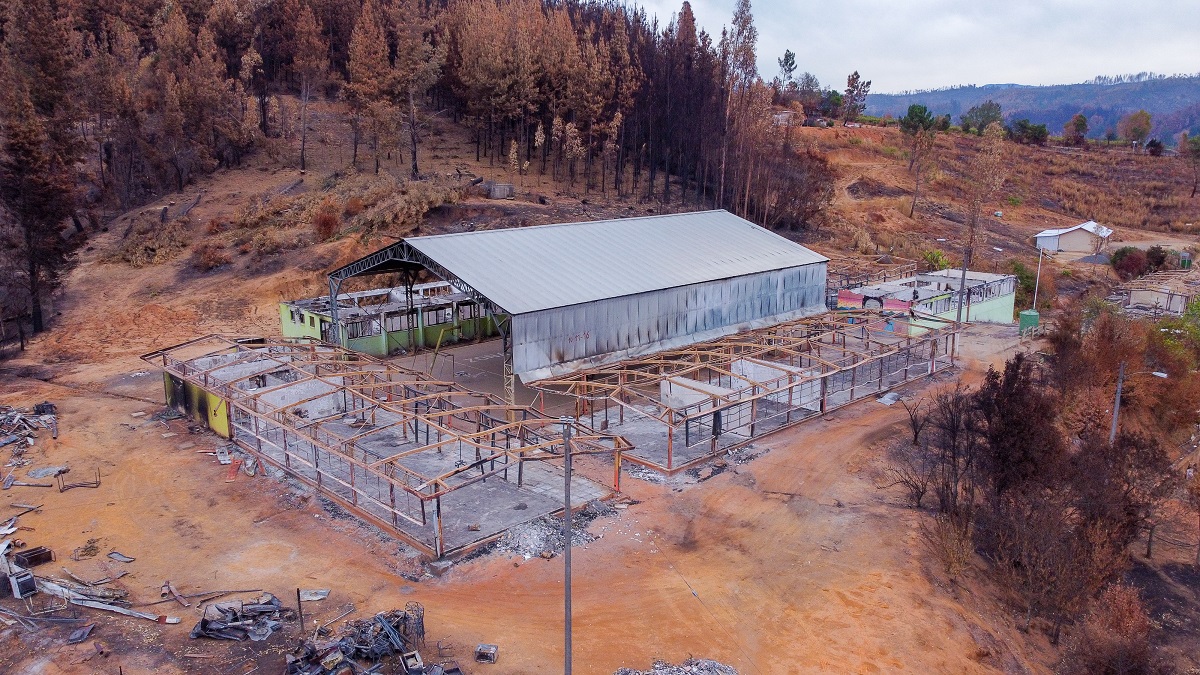 BANCO DE CHILE Y DESAFÍO LEVANTEMOS CHILE UNEN FUERZAS PARA RECONSTRUIR ESCUELA EN SANTA JUANA