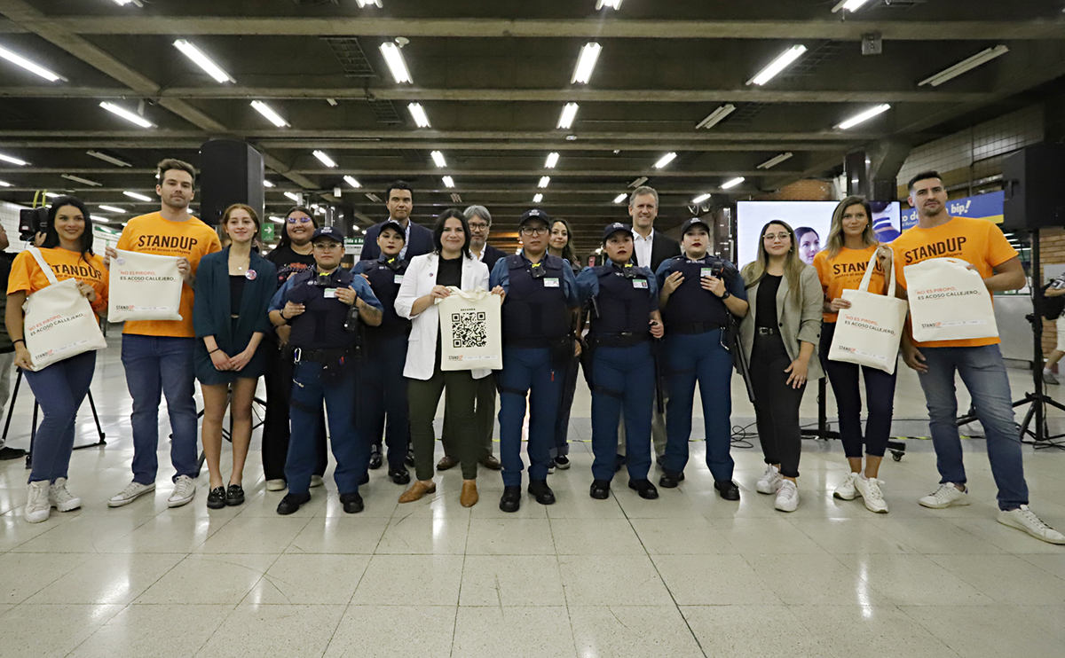 METRO JUNTO A LOS MINISTERIOS DE LA MUJER Y TRANSPORTES REPRESENTANTES ESTUDIANTILES Y LORÉAL LLAMAN A CAPACITARSE CONTRA EL ACOSO CALLEJERO IMG 8245