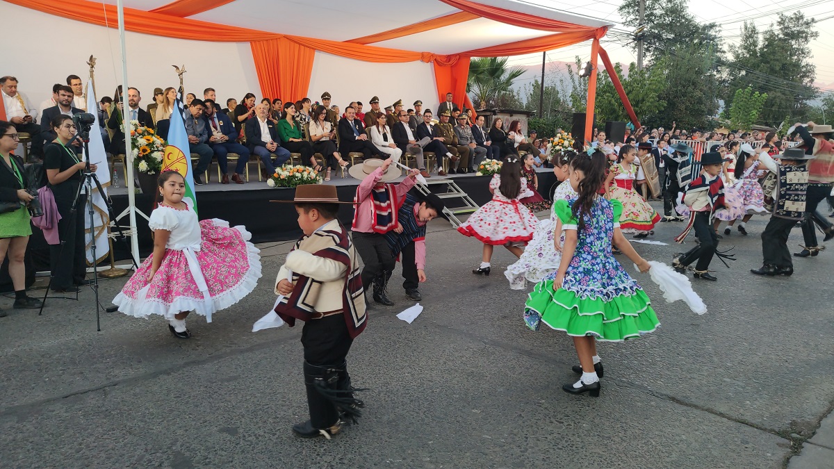 MOSTAZAL LE DA EL VAMOS A SU ANIVERSARIO 129 ANTE UNA GRAN CANTIDAD DE PÚBLICO MINISTRA VALLEJO LIDERÓ DESFILE CONMEMORATIVO