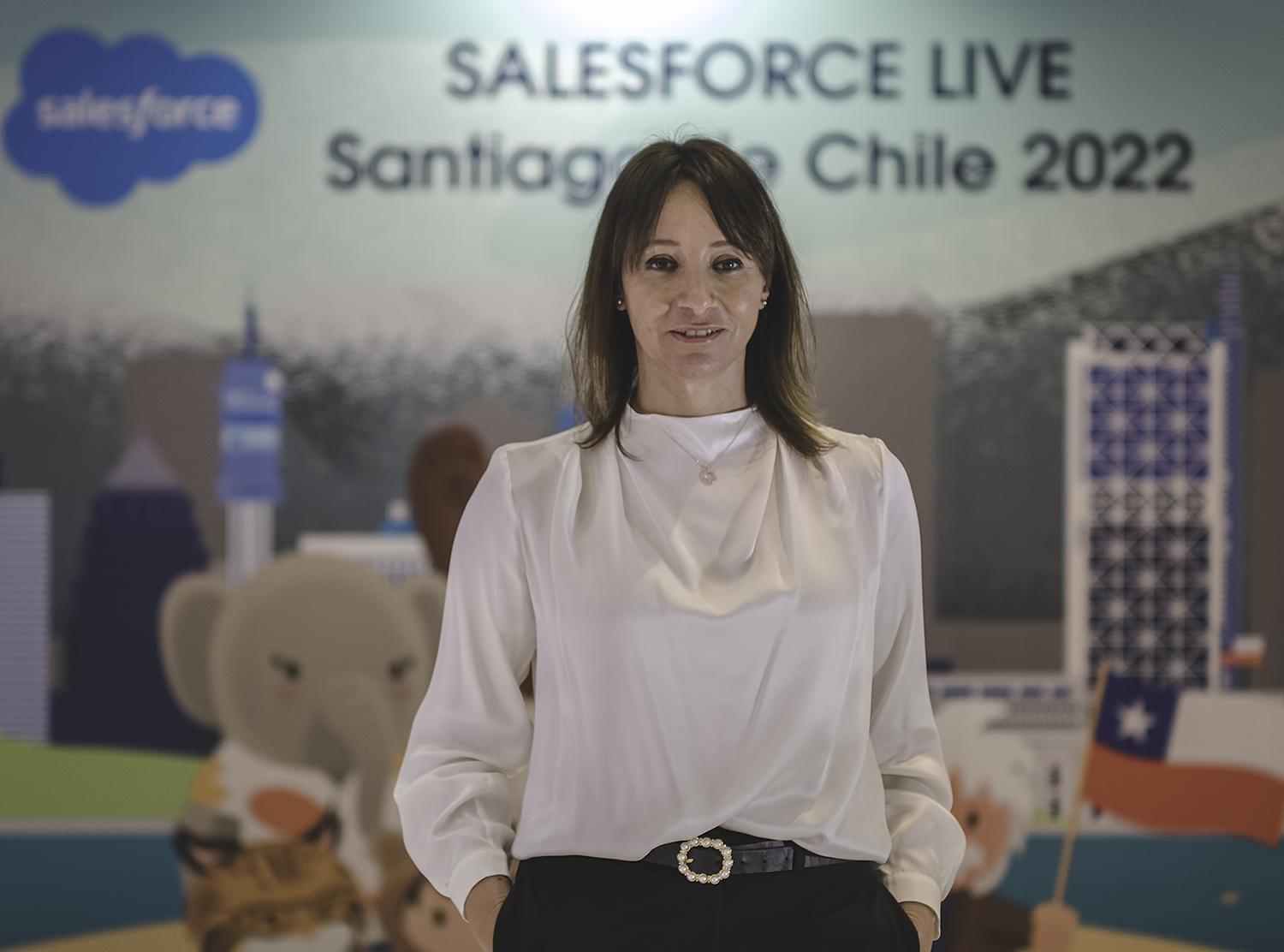 LA MUJER EN TECNOLOGÍA AYUDA A HUMANIZAR EL NEGOCIO BRINDA APERTURA A NUEVAS IDEAS MAYOR EXPLORACIÓN Y TIENDE A ARRIESGARSE MÁS