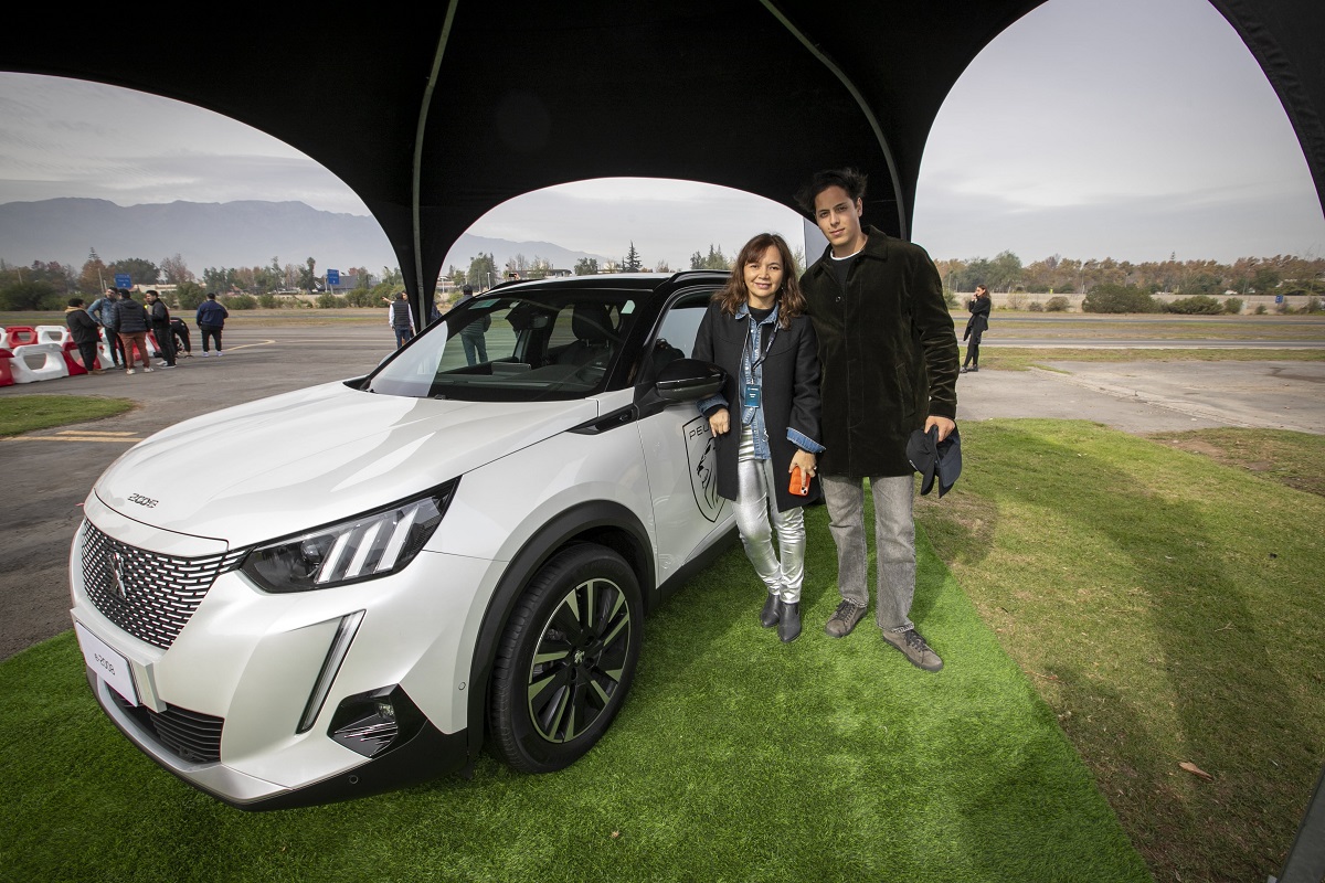 E DRIVERS BY PEUGEOT YA ESTÁ AQUÍ Lorena Solís Máximo Menem