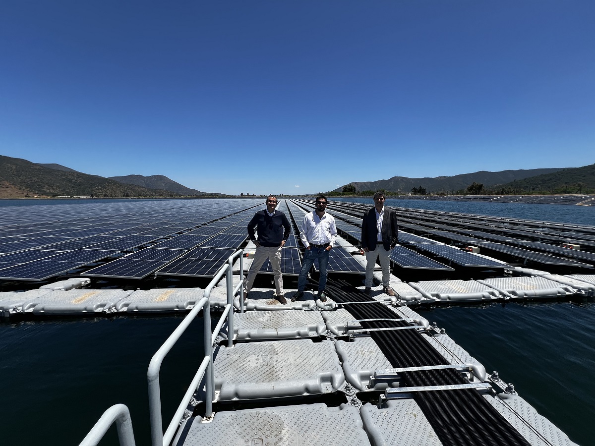 Equipo Andes Solar en la planta Quilamuta