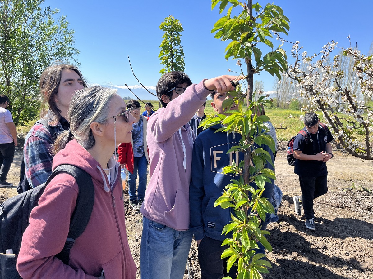 ESTUDIANTES DEL LICEO OSCAR CASTRO SE SUMERGEN EN LA AGRICULTURA DEL FUTURO EN FARMHABILITY 3