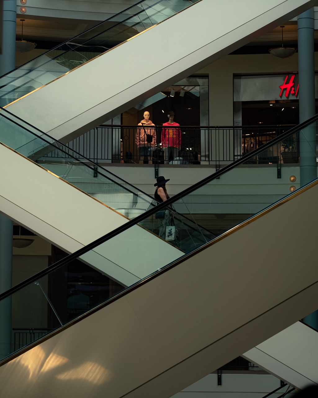 CIERRE DE TIENDAS MENOR CONSUMO Y NUEVAS EXPERIENCIAS LA RECONVERSIÓN DEL RETAIL 1