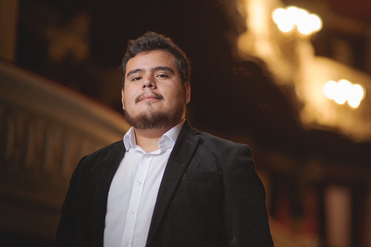ORGULLO PARA CHILE LOS CANTANTES LÍRICOS GONZALO QUINCHAHUAL E ISABELA DÍAZ DESEMBARCAN EN GRANDES CASAS DE ÓPERA EUROPEAS 1. Gonzalo Quinchahual en el Teatro Municipal de Santiago