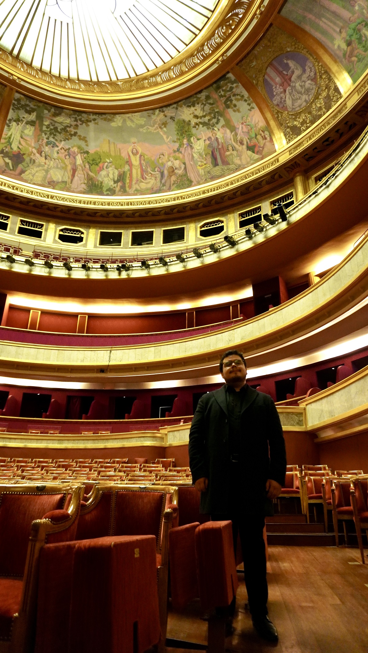ORGULLO PARA CHILE LOS CANTANTES LÍRICOS GONZALO QUINCHAHUAL E ISABELA DÍAZ DESEMBARCAN EN GRANDES CASAS DE ÓPERA EUROPEAS 3. Gonzalo Quinchahual en el Théâtre des Champs Elysées
