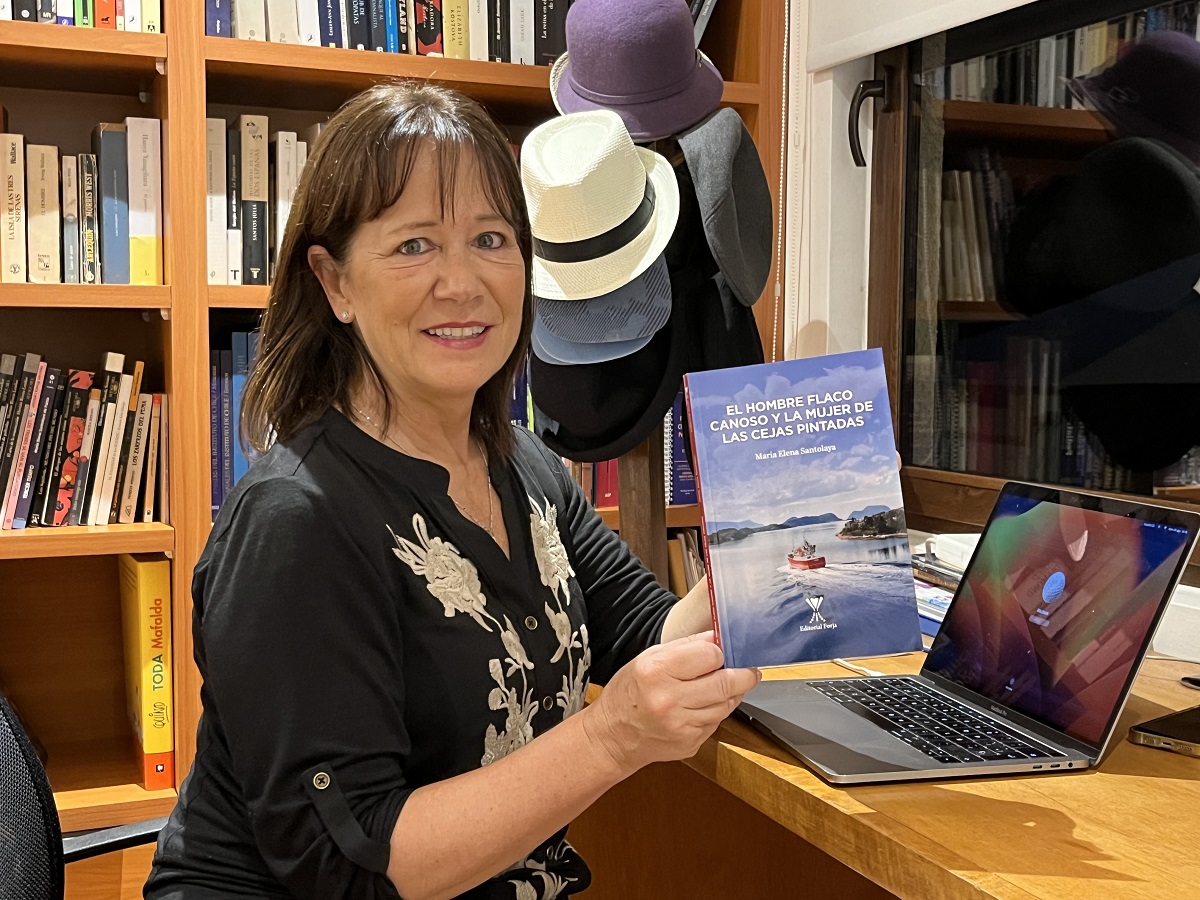 MARIA ELENA SANTOLAYA PUBLICA SU NUEVO LIBRO DE RELATOS EL HOMBRE FLACO CANOSO Y LA MUJER DE LAS CEJAS PINTADAS 1