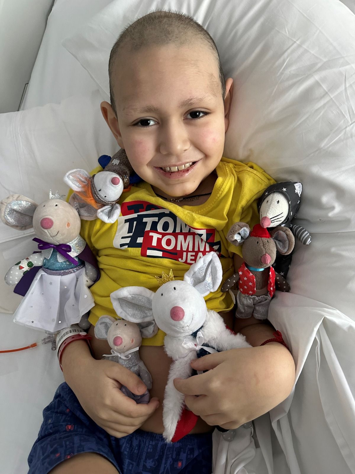 MAXIMILIANO EL NIÑO DE OCHO AÑOS QUE HA PASADO LA MITAD DE SU VIDA EN UN HOSPITAL