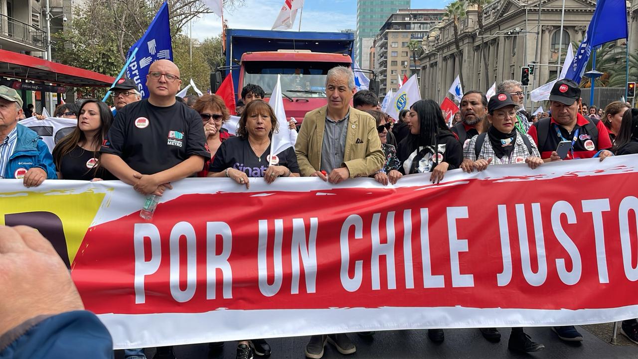 COLEGIO DE PROFESORAS Y PROFESORES ADVIERTE “VOLVEREMOS A SALIR A LAS CALLES SI NO ESCUCHAN NUESTRAS DEMANDAS. LA UNIDAD ES EL CAMINO PARA ENFRENTAR AL PODER ECONÓMICO, QUE NO QUIERE CAMBIOS”