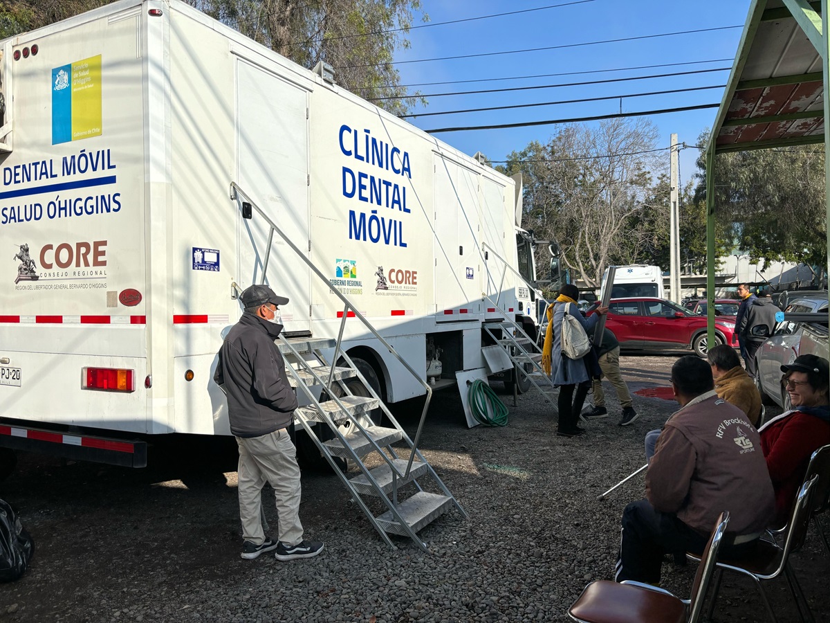 PERSONAS EN SITUACIÓN DE CALLE RECIBEN ATENCIÓN ODONTOLÓGICA A TRAVÉS DE RUTA MÉDICA 2