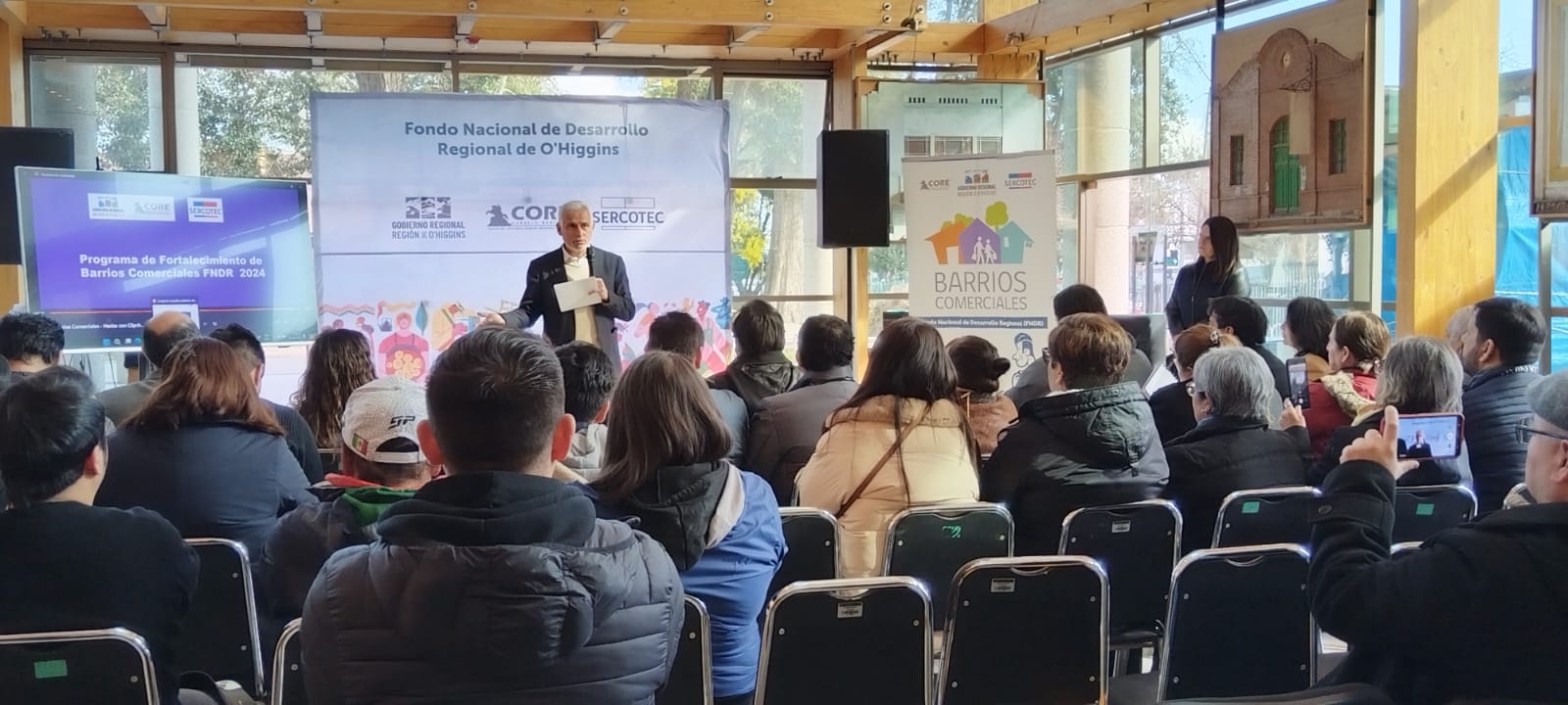 BARRIOS COMERCIALES DE LA REGIÓN RECIBIRÁN APOYO PARA AUMENTAR SU COMPETITIVIDAD Programa Fortalecimiento de Barrios Comerciales