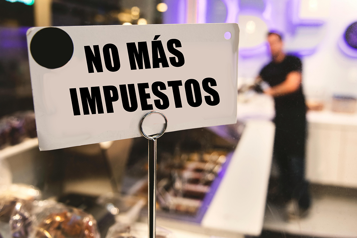 ACUERDOS ADOPTADOS POR LOS GREMIOS DEL COMERCIO ESTABLECIDO Y DE ACUERDOS ADOPTADOS POR LOS GREMIOS DEL COMERCIO ESTABLECIDO Y DE HACIENDA SOBRE UNA NUEVA REFORMA TRIBUTARIA