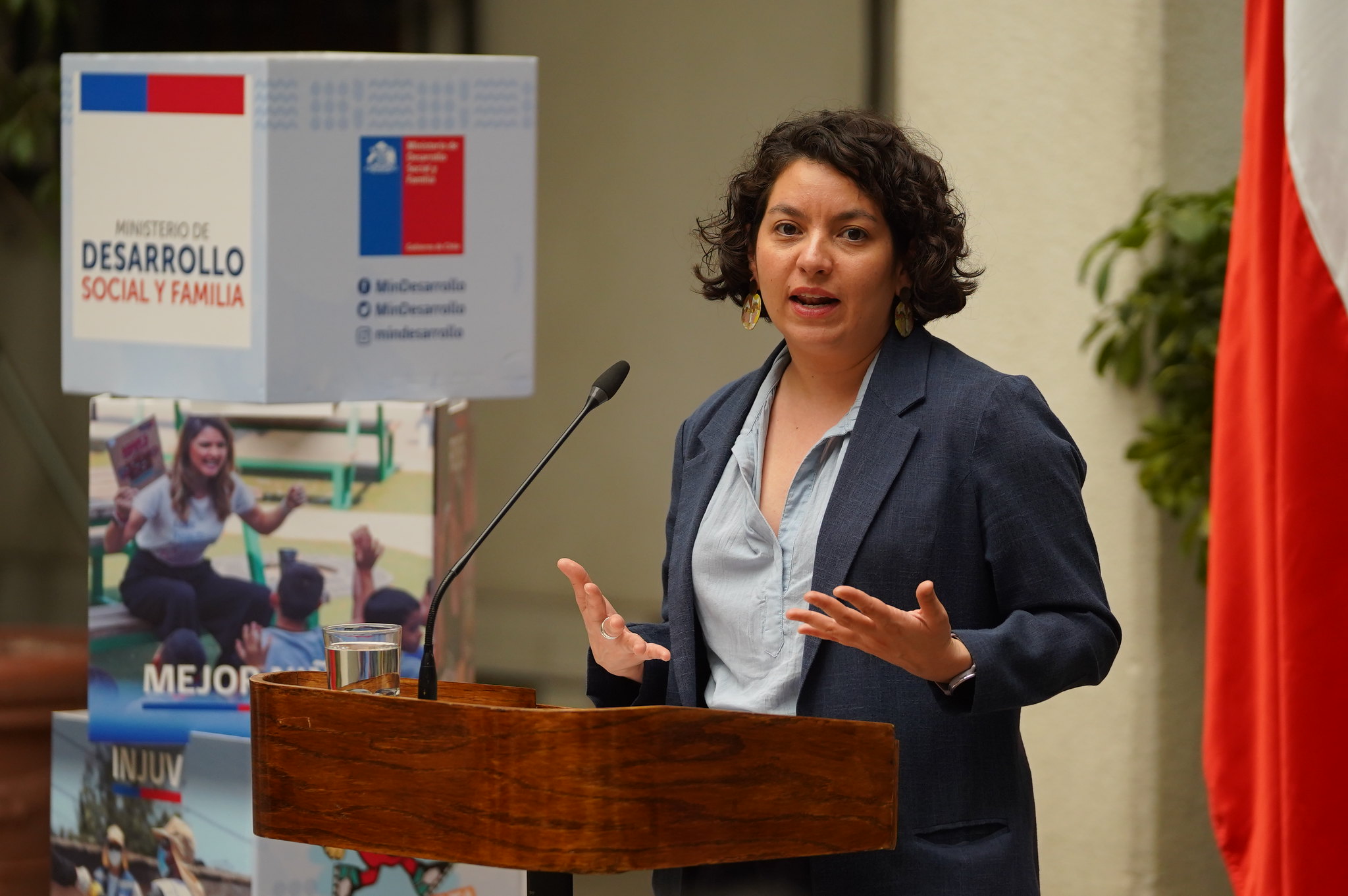 GOBIERNO FACILITARÁ LA INVERSIÓN PÚBLICA PARA PROYECTOS MENORES A LAS 5.000 UTM Ministra de Desarrollo Social y Familia Javiera Toro