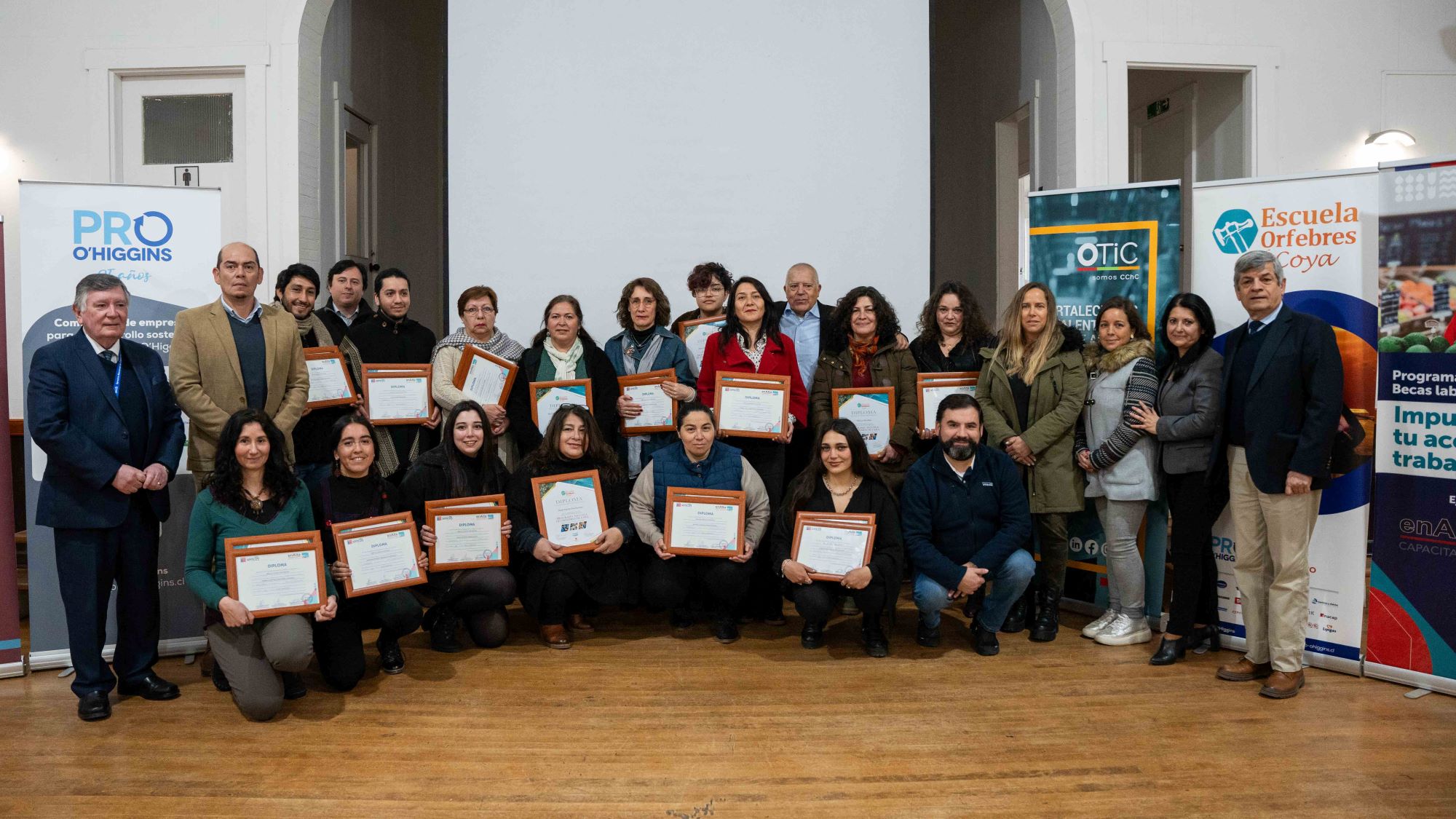 ALUMNOS DE CURSO BÁSICO CONCLUYEN EXITOSAMENTE SU PASO POR LA ESCUELA DE ORFEBRES DE COYA