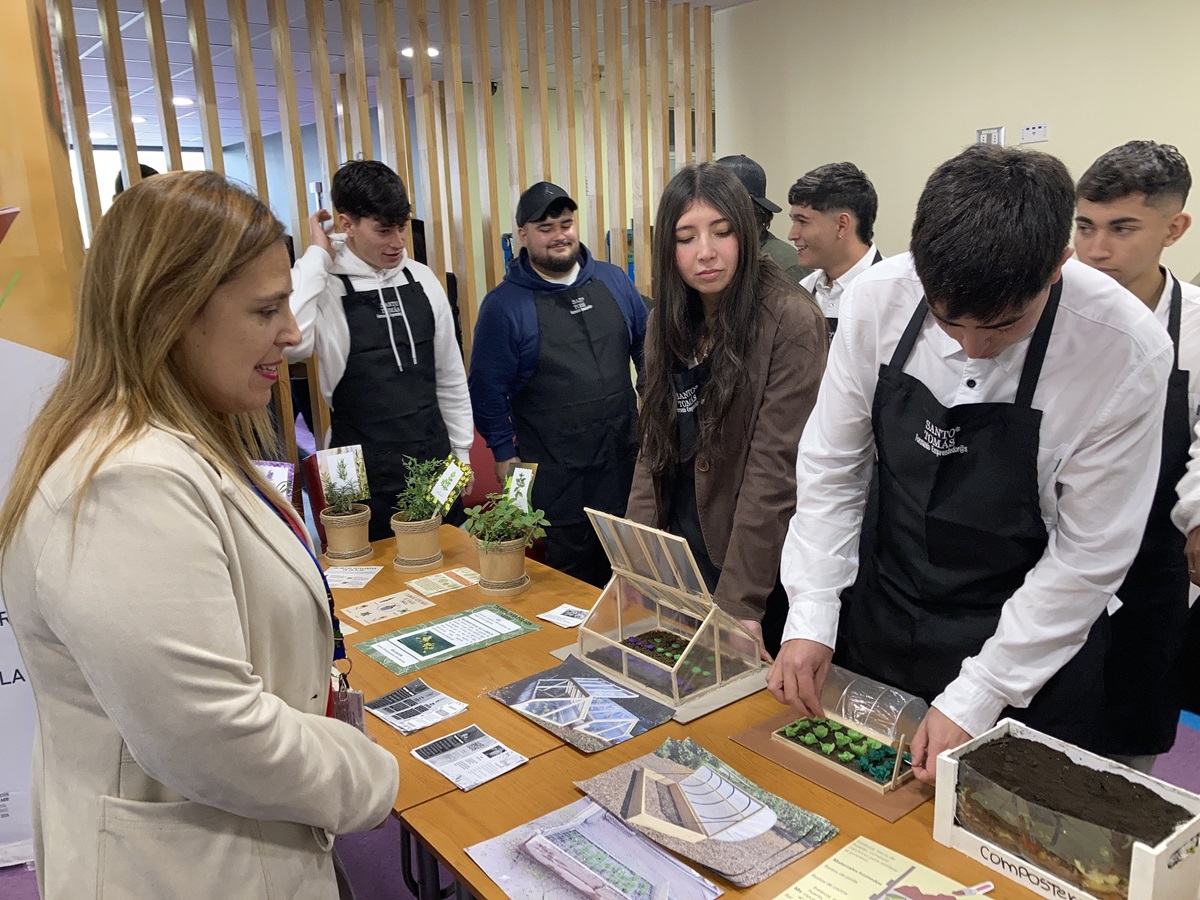 Familias del Programa Apoyo a la Seguridad Alimentaria Feria de servicios