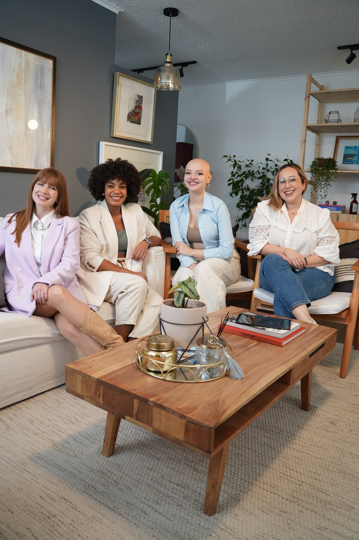 RADIOGRAFÍA A LA BELLEZA SEGÚN LOS CHILENOS LA PERSONALIDAD ES MÁS ATRACTIVA QUE EL FÍSICO 3 Vertical Conversatorio diversas mujeres La Belleza de Chile
