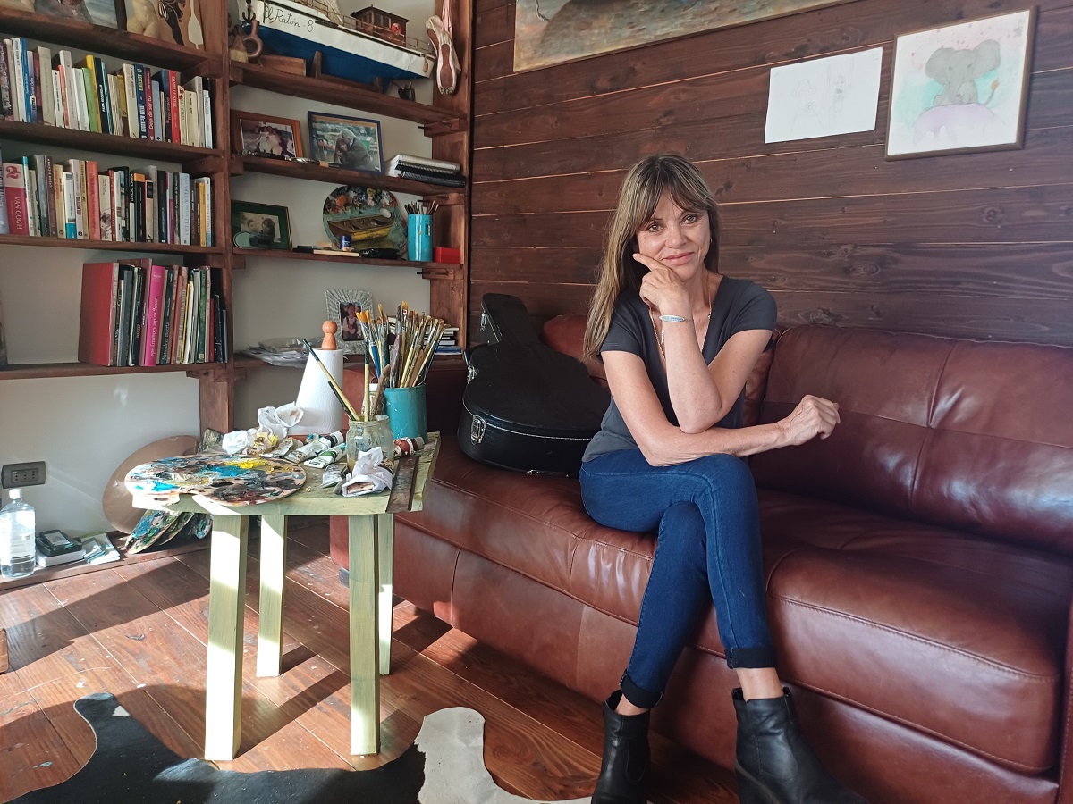 Lanzan novela Detrás del hábito de la pintora Carmen Pérez Meyer que retrata la vida en los conventos y releva la valentía y resiliencia Foto dos Carmen Pérez