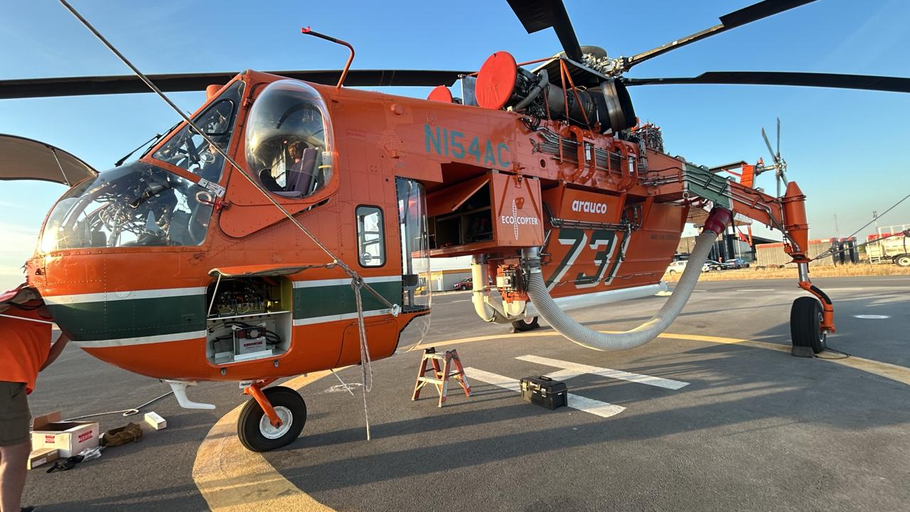AERONAVES DE ALTO IMPACTO AIRCRANES Y SUPERPUMAS REFUERZAN LA BATALLA CONTRA EL FUEGO EN CHILE 2