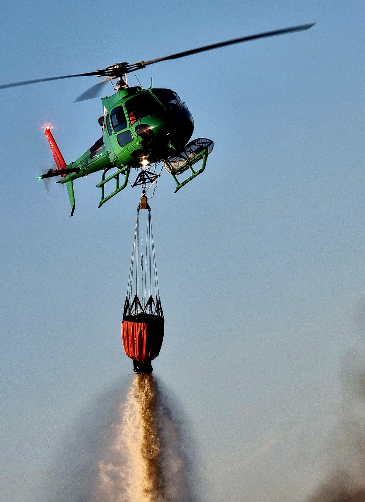 AERONAVES DE ALTO IMPACTO AIRCRANES Y SUPERPUMAS REFUERZAN LA BATALLA CONTRA EL FUEGO EN CHILE IF 1