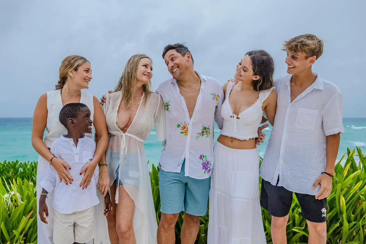 LA FAMILIA ARANEDA VACAREZZA REGRESA CON LA TERCERA TEMPORADA DE TENEMOS QUE HABLAR CON INVITADOS ESPECIALES NUEVO JINGLE Y UNA COBERTURA ESPECIAL DESDE EL FESTIVAL DE VIÑA 2