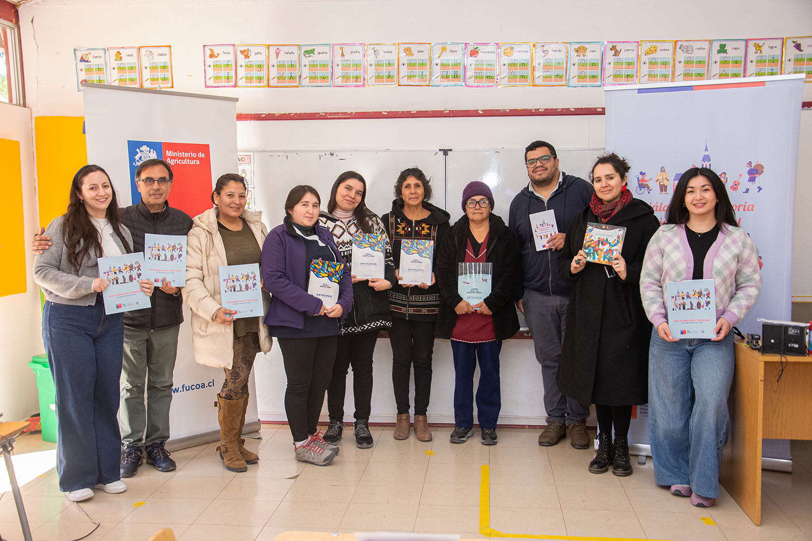 COMUNIDADES DE SIETE REGIONES DEL PAÍS FUERON BENEFICIADAS POR CICLO DE TALLERES LITERARIOS DE FUCOA img talleres fucoa 02