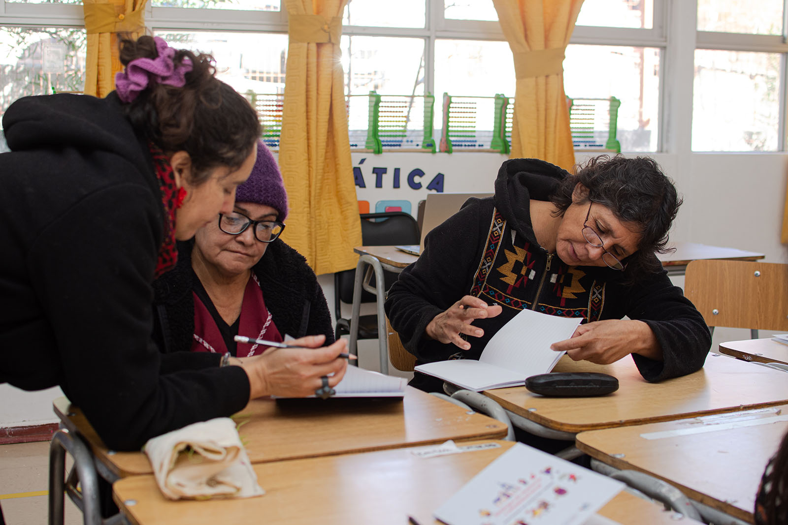 COMUNIDADES DE SIETE REGIONES DEL PAÍS FUERON BENEFICIADAS POR CICLO DE TALLERES LITERARIOS DE FUCOA img talleres fucoa 04