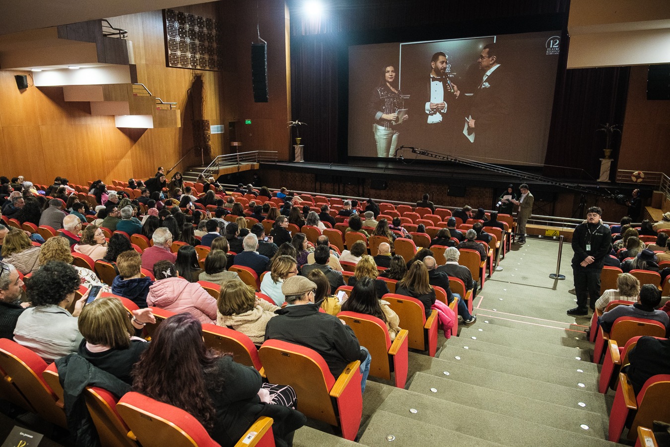 TEATRO REGIONAL LUCHO GATICA CELEBRÓ 12 AÑOS CON EL ESPECTACULAR MUSIC HALL DÍAS DE LOCURA Y MÁS DE 70 ARTISTAS EN ESCENA WhatsApp Image 2025 07 24 at 10.02.09