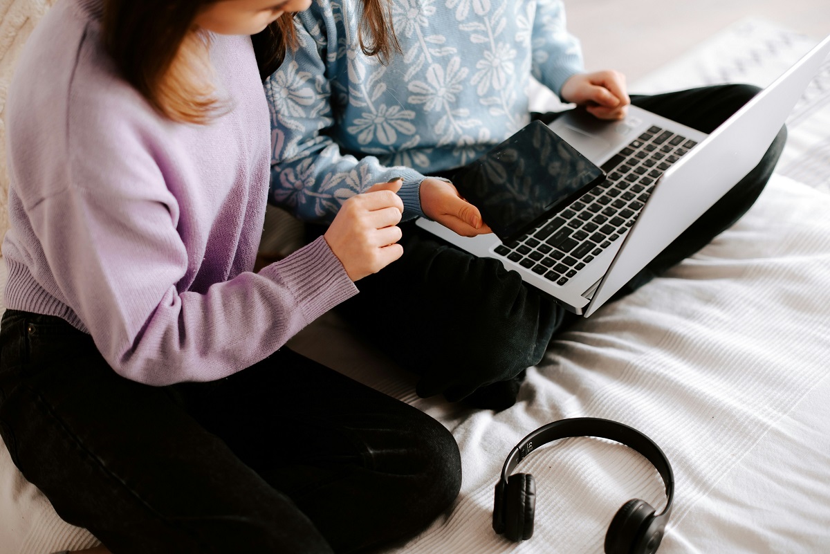 ESET LATINOAMÉRICA ACERCA CONSEJOS PARA ACOMPAÑAR A LOS NIÑOS A QUE SUPEREN EL MIEDO A PERDERSE ALGO EN INTERNET SIN QUE ESTO SIGNIFIQUE EVITAR LA TECNOLOGÍA. Niños y algoritmos