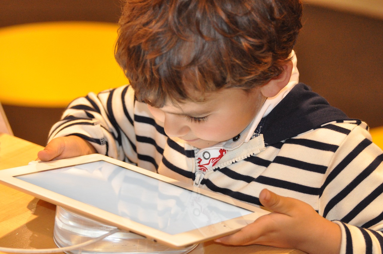 ESET LATINOAMÉRICA ACERCA CONSEJOS PARA ACOMPAÑAR A LOS NIÑOS A QUE SUPEREN EL MIEDO A PERDERSE ALGO EN INTERNET SIN QUE ESTO SIGNIFIQUE EVITAR LA TECNOLOGÍAjpg