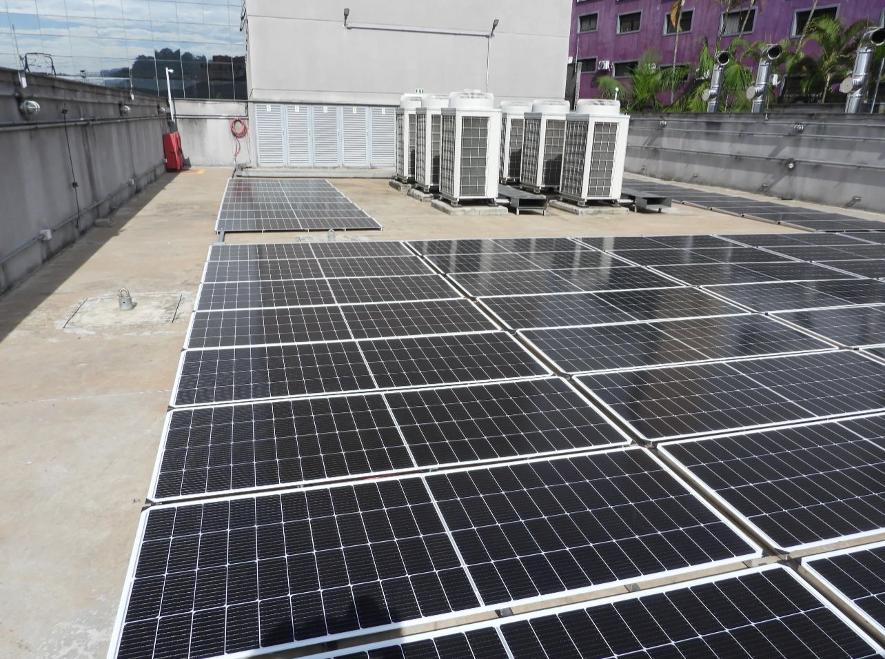 GOODWE Y GARANTIA SOLAR INAUGURAN LA PRIMERA INSTALACIÓN DEL GALAXY SERIES EN BRASIL EN EL EDIFICIO NIC.BR 2