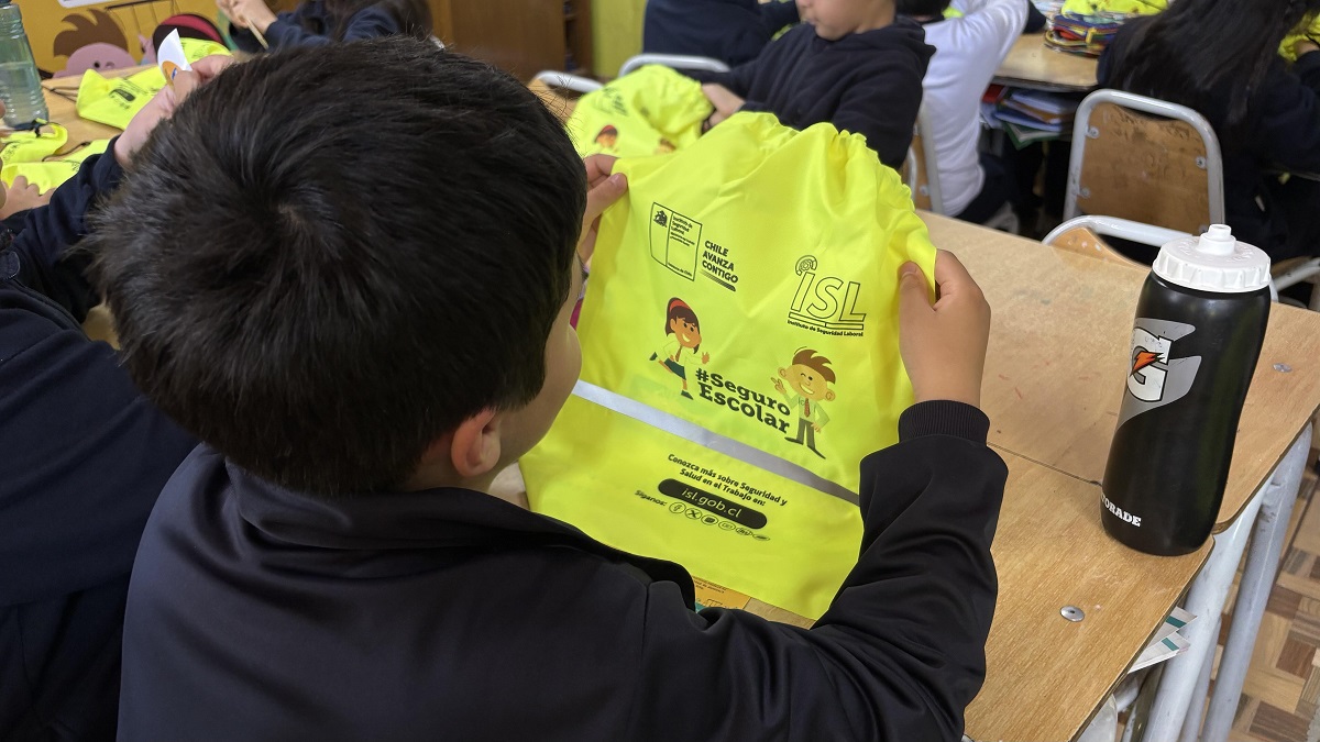 ESTUDIANTES DEL COLEGIO LA PAZ DE RENGO SE INFORMARON SOBRE EL SEGURO ESCOLAR Colegio La Paz 4