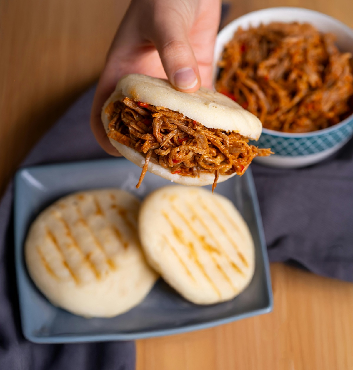 Arepa en la mesa JPG